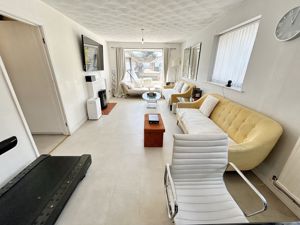 Lounge- click for photo gallery